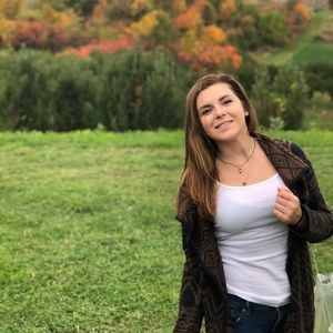 Meet your Posher, Steph